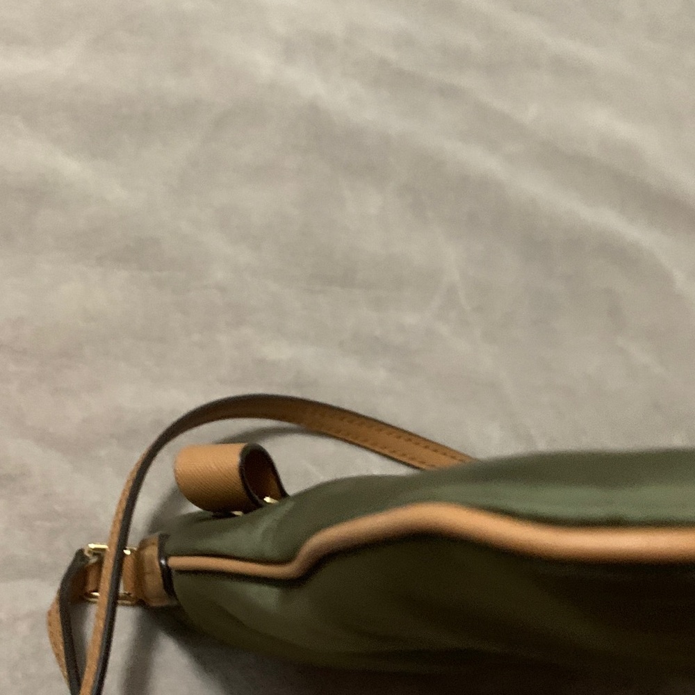Michael Kors Olive Green Crossbody with Tan Trim - Picture 3 of 14